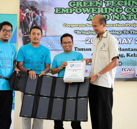 Social Innovation : Faculty of Electrical & Electronics Engineering With Community at Kuala Koh